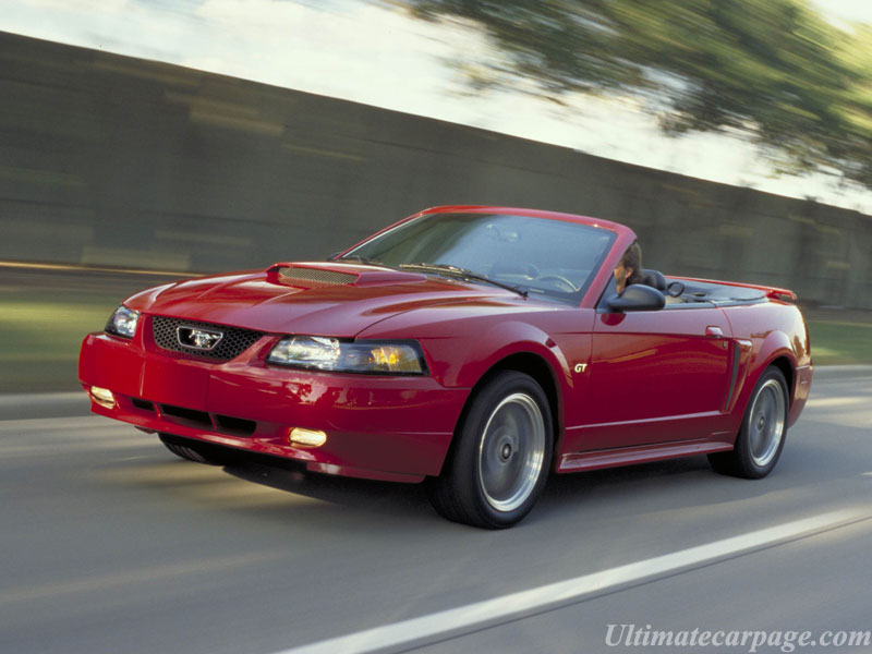 Ford Mustang GT 2002.jpg